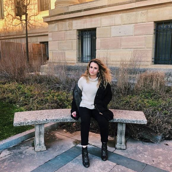 Meet your Posher, Jeanne - Picture 2 of 2